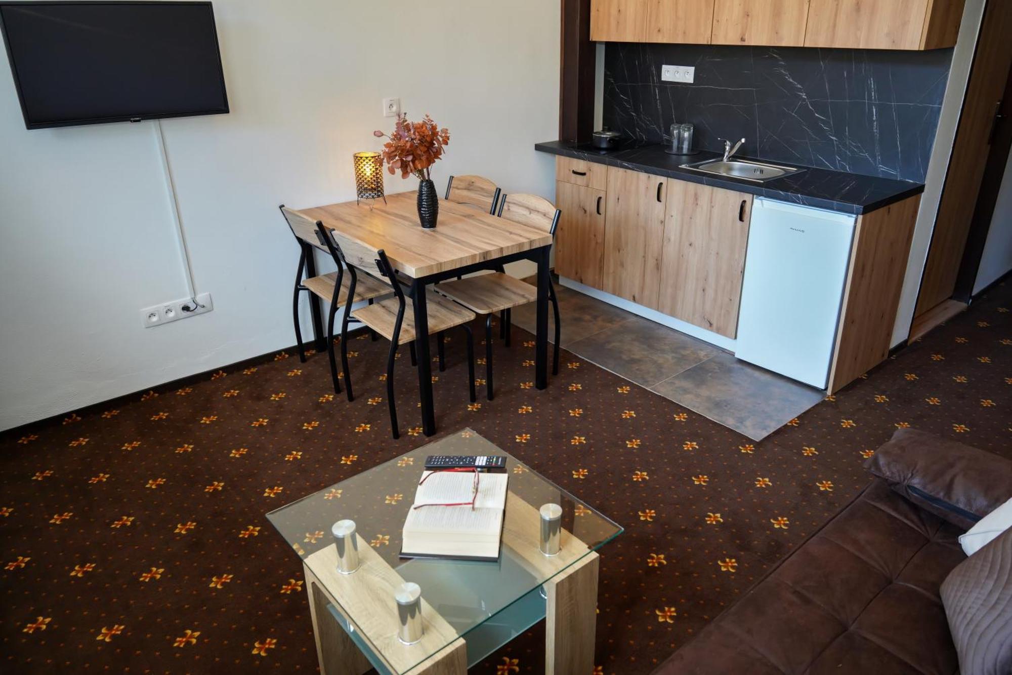 Hotel Raj Dedinky Ngoại thất bức ảnh