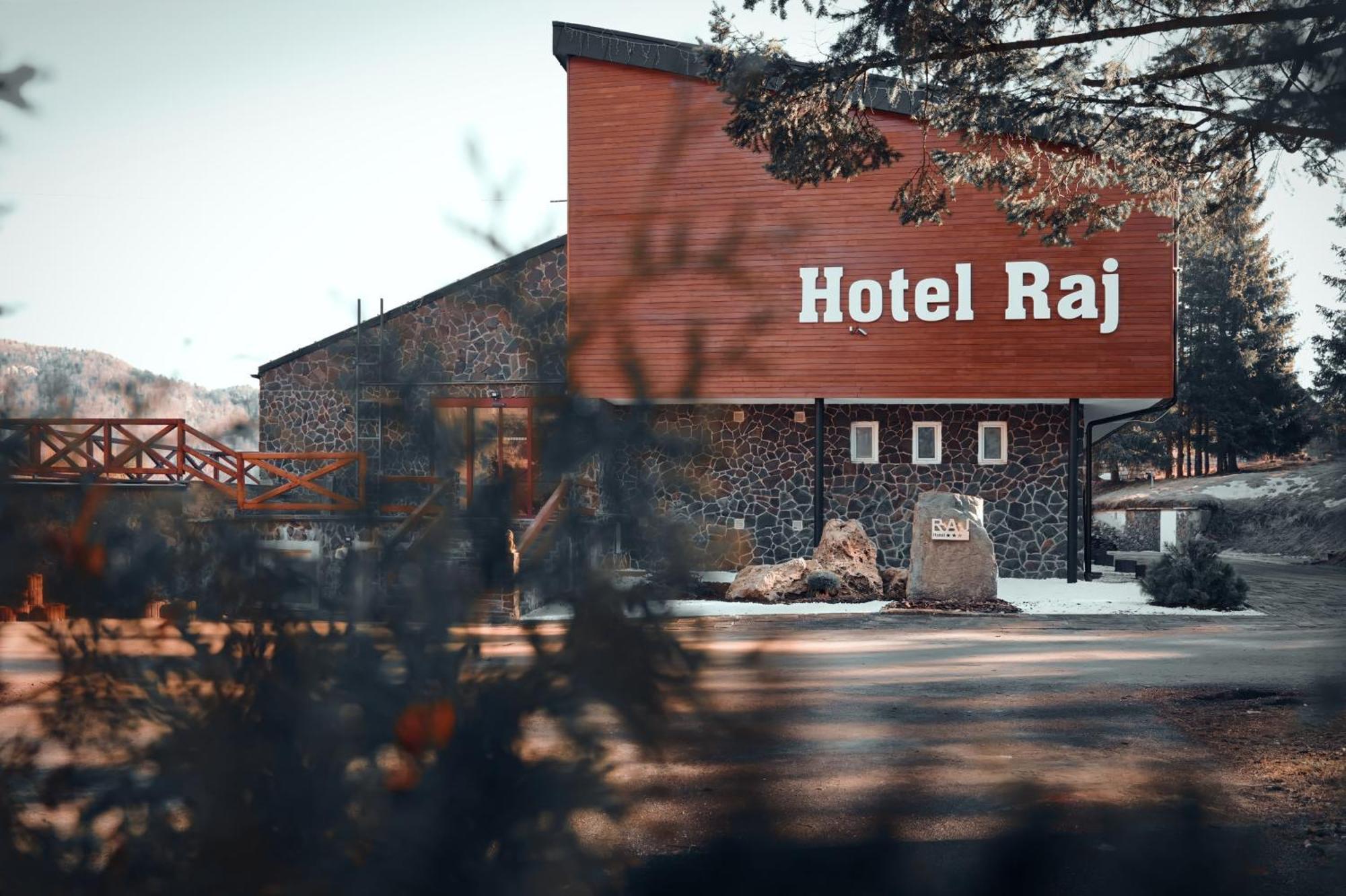 Hotel Raj Dedinky Ngoại thất bức ảnh