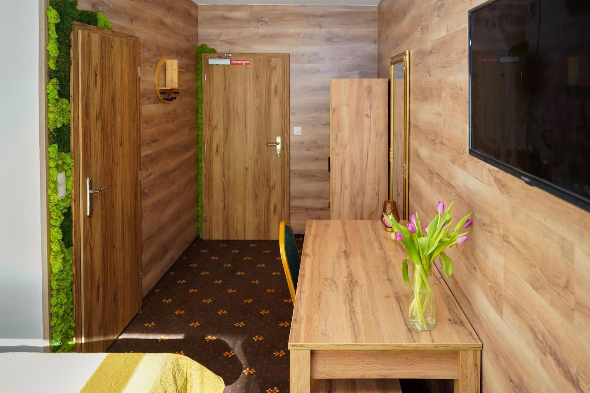 Hotel Raj Dedinky Ngoại thất bức ảnh