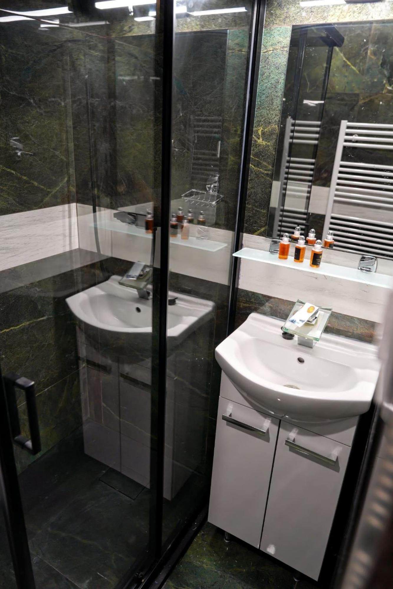 Hotel Raj Dedinky Ngoại thất bức ảnh