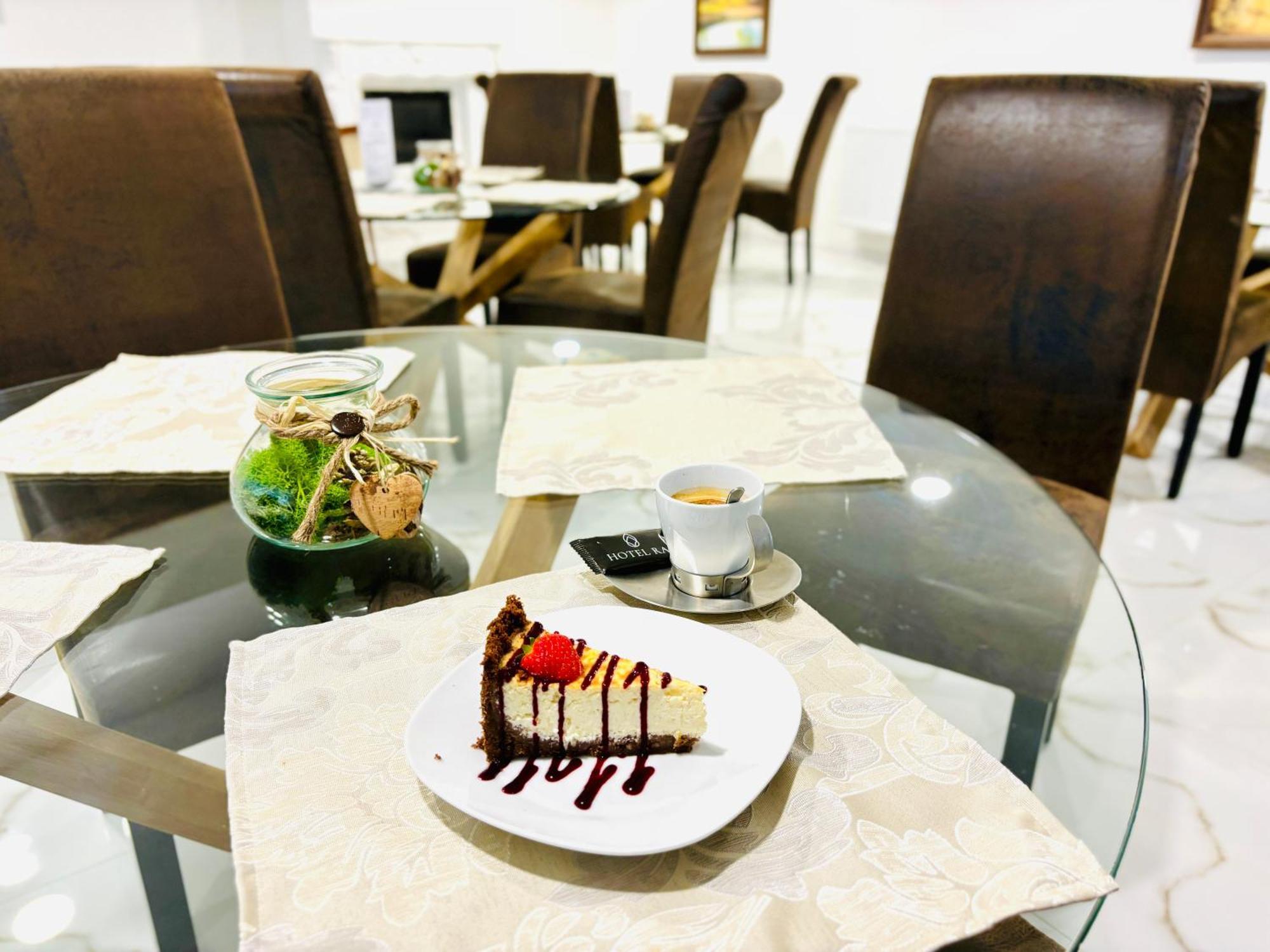 Hotel Raj Dedinky Ngoại thất bức ảnh