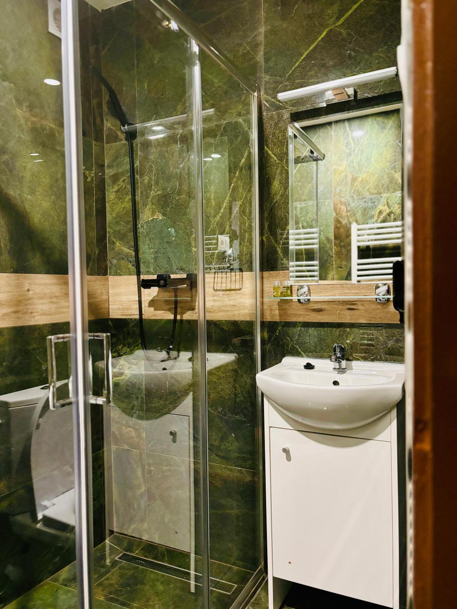 Hotel Raj Dedinky Ngoại thất bức ảnh